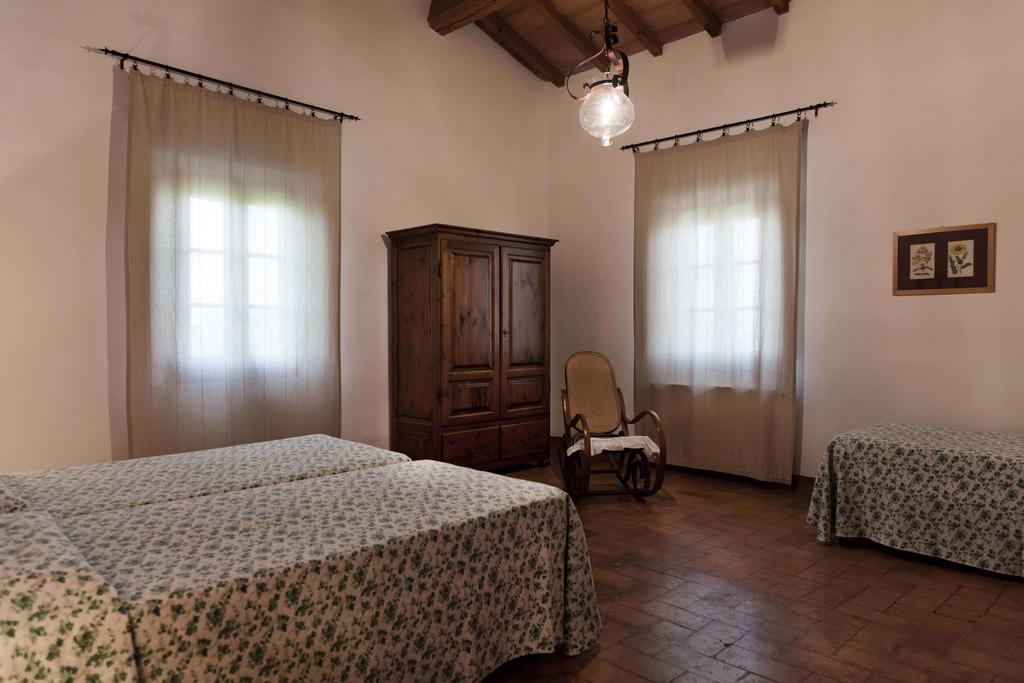 Tenuta Di Colle Alberti Agriturismo Villa Черето Гуиди Стая снимка